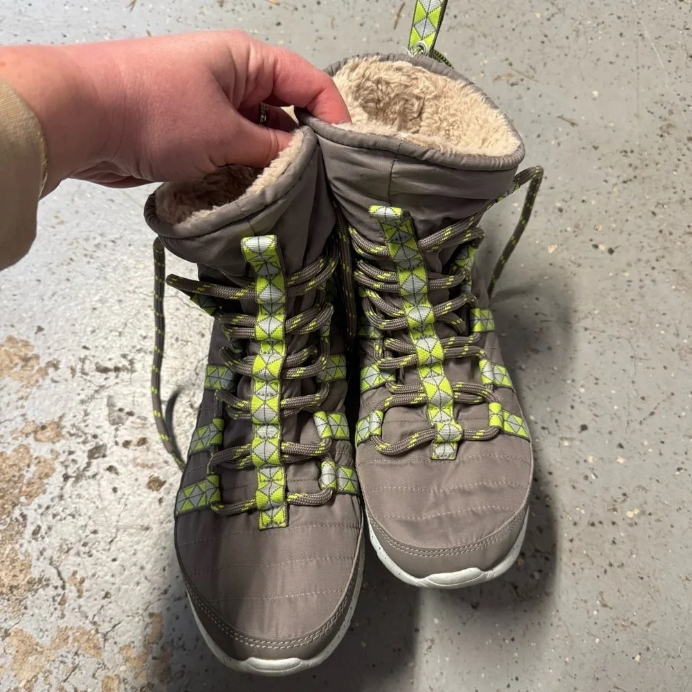 Nike Rosherun Hi Sneakerboot gray green boots